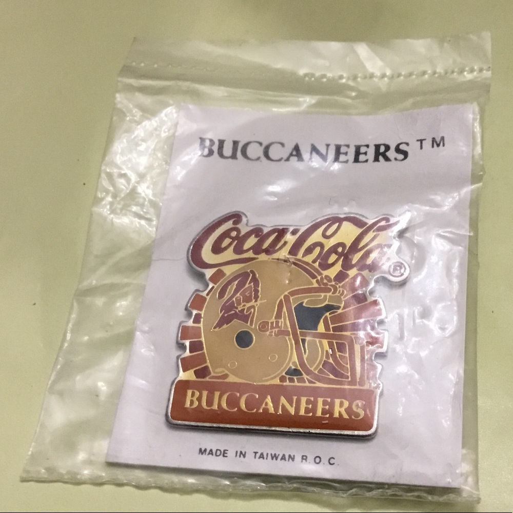 Vintage 1983 Coca Cola NFL buccaneers pin